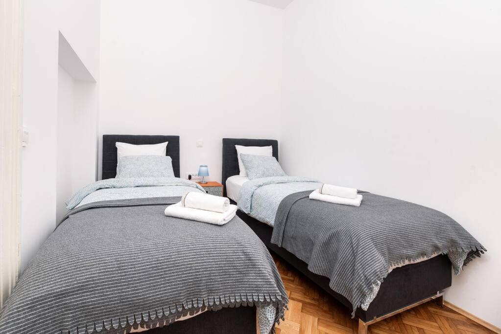 4-bedroom 1 Min From Bacvice Apartment *