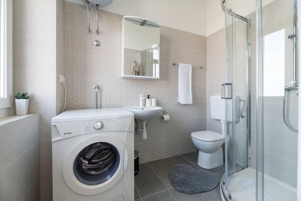 4-bedroom 1 Min From Bacvice Apartment